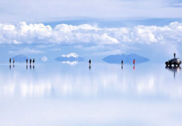 reflection-salar-de-uyuni-bolivia